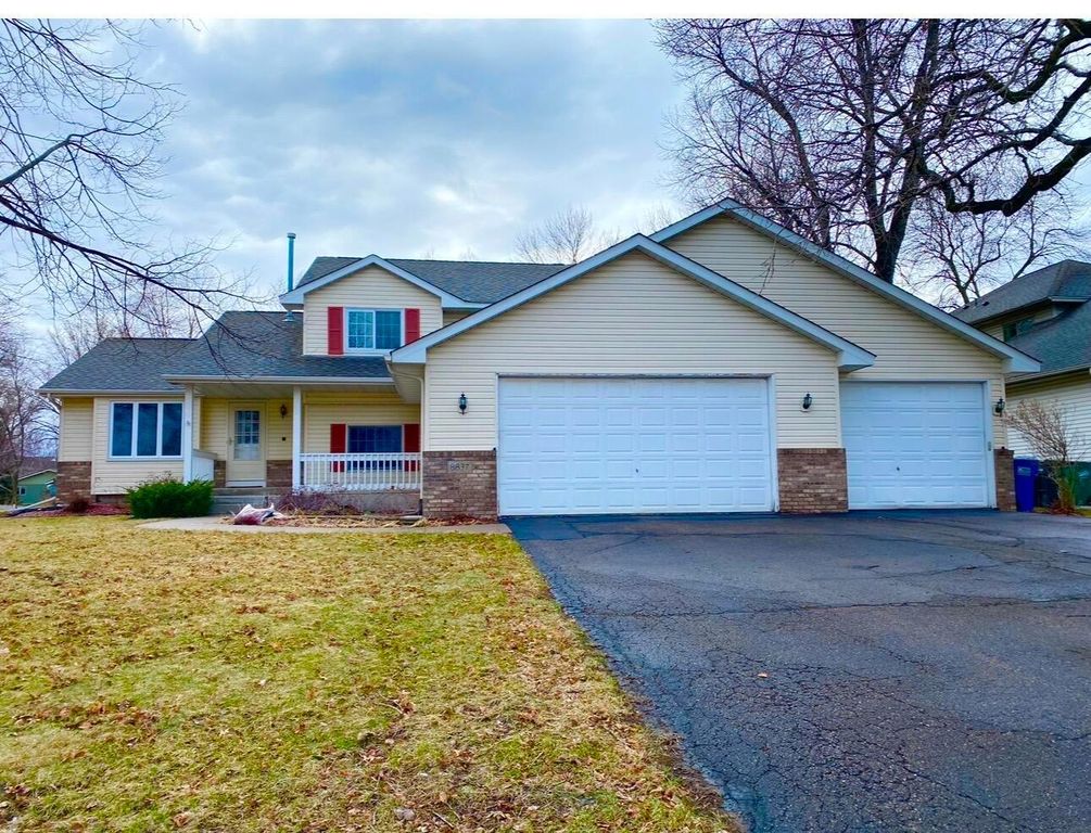 8837 Olive Lane N, Maple Grove, MN 55311
