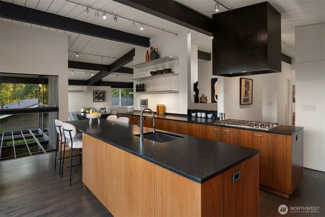 3908 NE 38th Street, Seattle, WA 98105