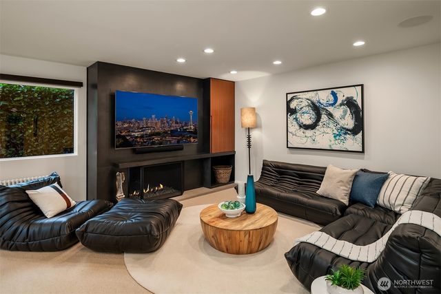 3908 NE 38th Street, Seattle, WA 98105