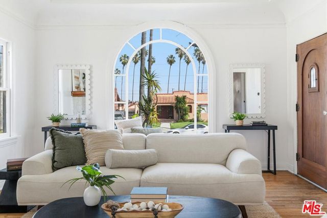 5513 S Mullen Avenue, Los Angeles, CA 90043