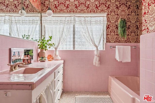 5513 S Mullen Avenue, Los Angeles, CA 90043