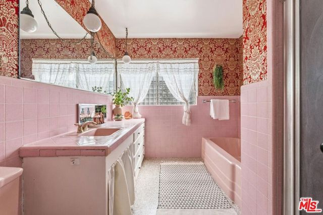 5513 S Mullen Avenue, Los Angeles, CA 90043