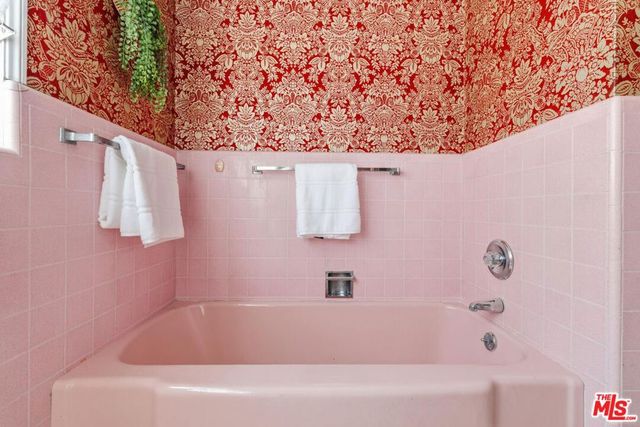 5513 S Mullen Avenue, Los Angeles, CA 90043