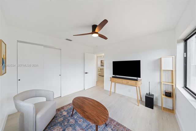 1305 N 31st Rd, Hollywood, FL 33021