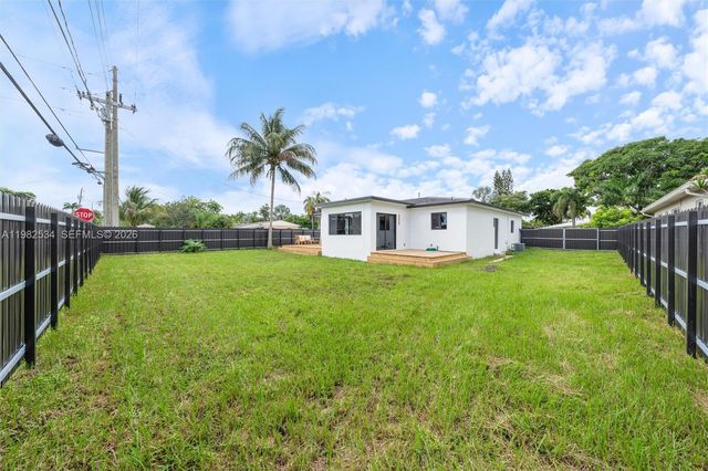 1305 N 31st Rd, Hollywood, FL 33021