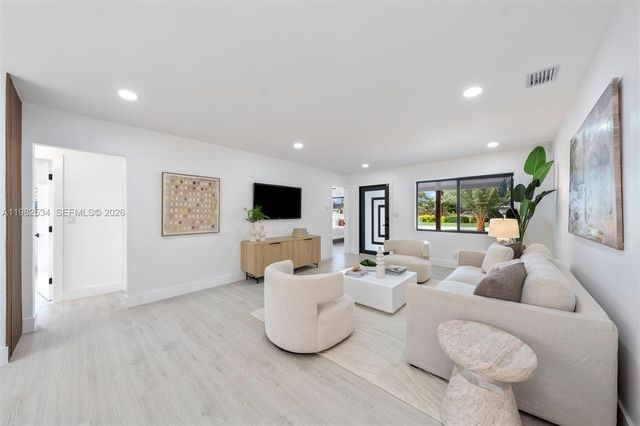 1305 N 31st Rd, Hollywood, FL 33021