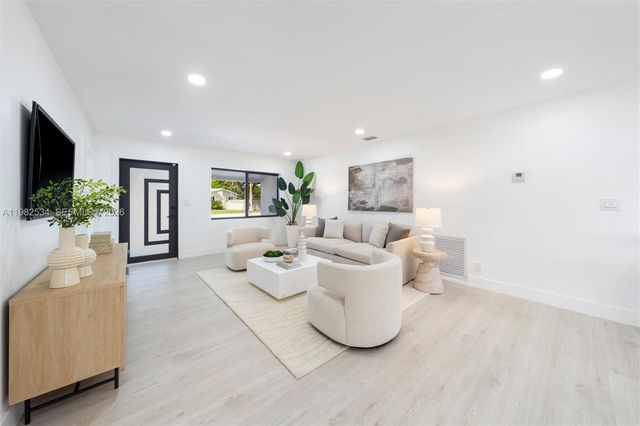 1305 N 31st Rd, Hollywood, FL 33021