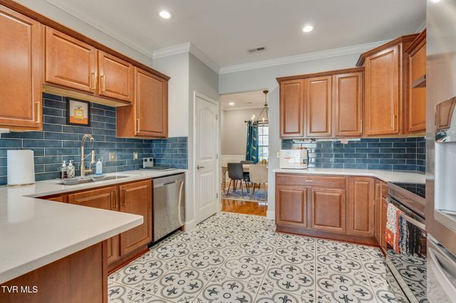 121 Springwinds Loop, Johnson City, TN 37601
