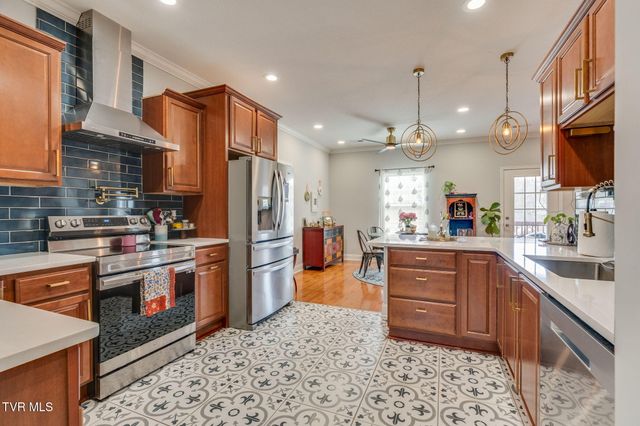 121 Springwinds Loop, Johnson City, TN 37601