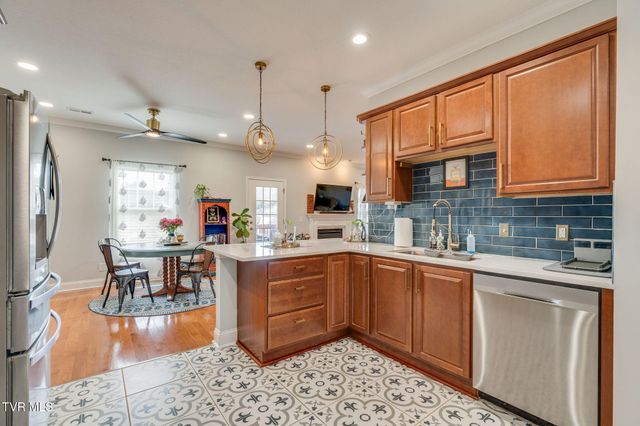 121 Springwinds Loop, Johnson City, TN 37601