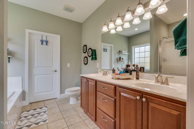 121 Springwinds Loop, Johnson City, TN 37601