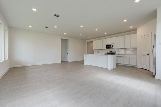 400 Robin Street, Angleton, TX 77515