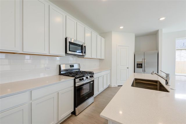 400 Robin Street, Angleton, TX 77515