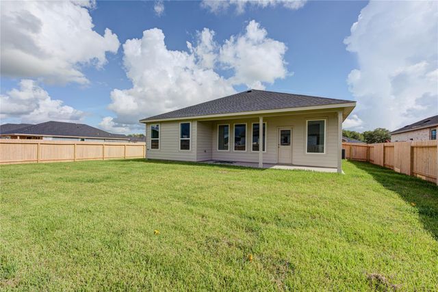 400 Robin Street, Angleton, TX 77515