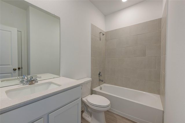 400 Robin Street, Angleton, TX 77515