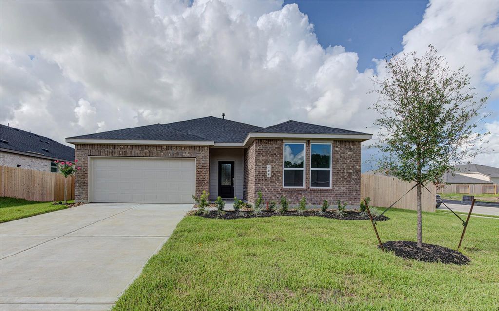 400 Robin Street, Angleton, TX 77515