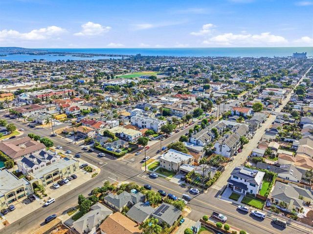 1676 Chalcedony St, San Diego, CA 92109