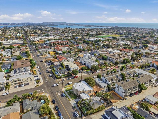 1676 Chalcedony St, San Diego, CA 92109