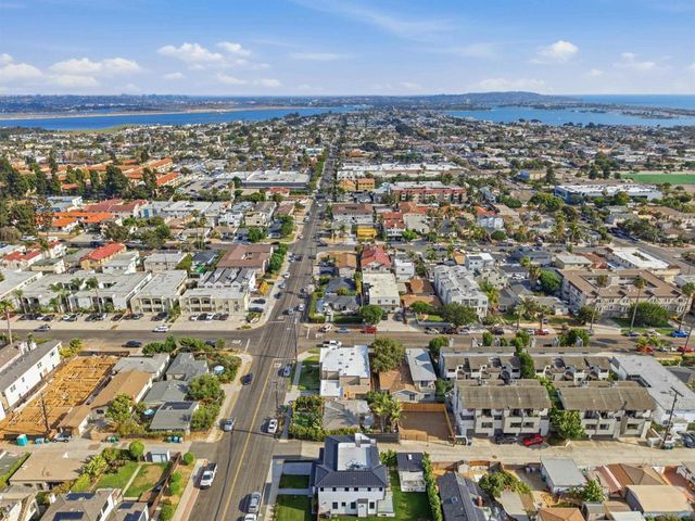 1676 Chalcedony St, San Diego, CA 92109