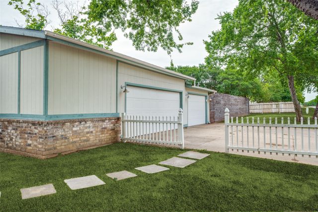 301 Darrell Road, Roanoke, TX 76262