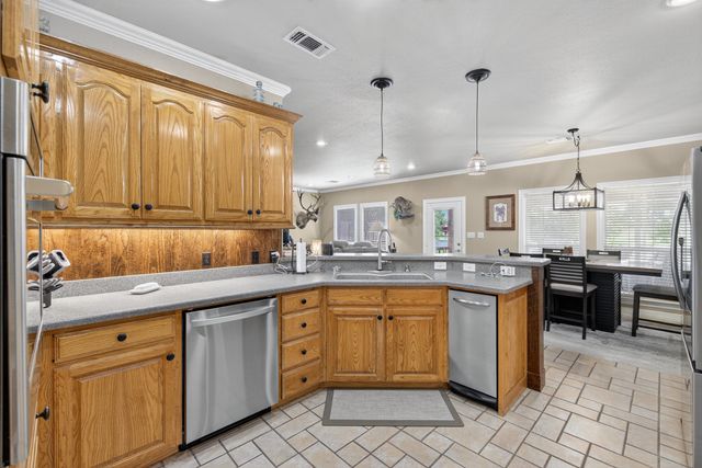 482 Center Hill Road, Gainesville, TX 76240