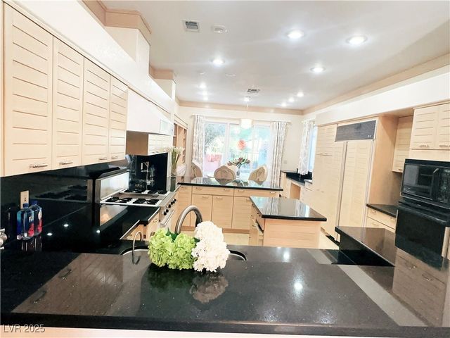 7829 Bermuda Dunes Avenue, Las Vegas, NV 89113