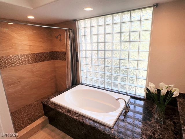 7829 Bermuda Dunes Avenue, Las Vegas, NV 89113