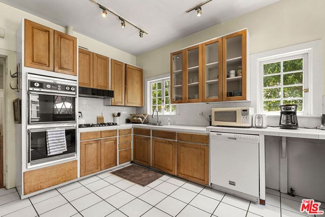 1711 N Curson Avenue, Los Angeles, CA 90046