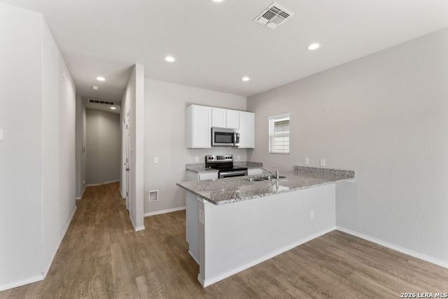 450 Pleasanton Spring, San Antonio, TX 78221