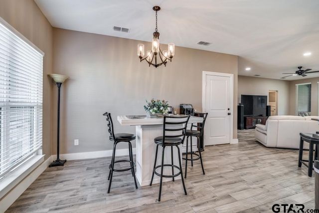 17409 Crossing Circle, Lindale, TX 75771