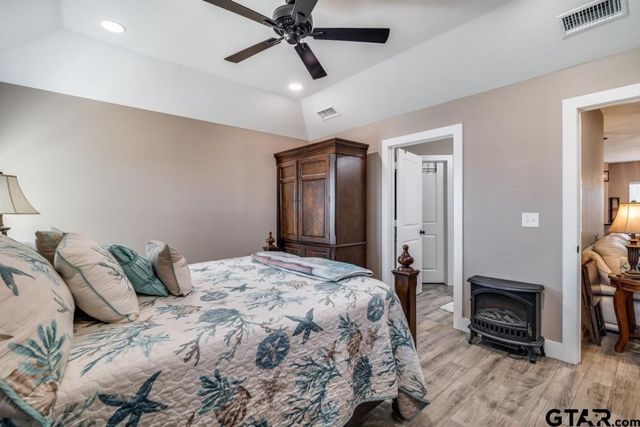 17409 Crossing Circle, Lindale, TX 75771