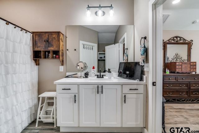 17409 Crossing Circle, Lindale, TX 75771