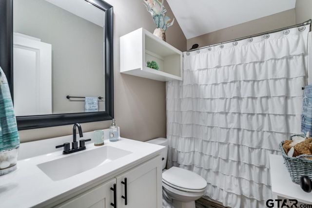 17409 Crossing Circle, Lindale, TX 75771