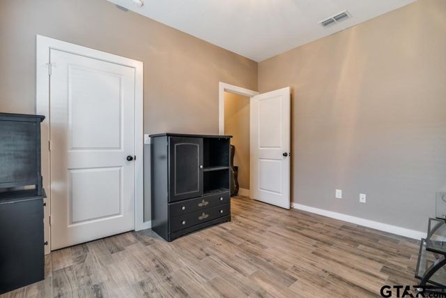 17409 Crossing Circle, Lindale, TX 75771