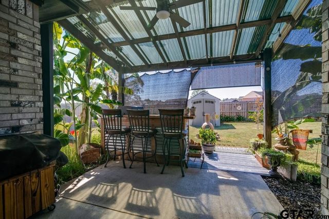 17409 Crossing Circle, Lindale, TX 75771