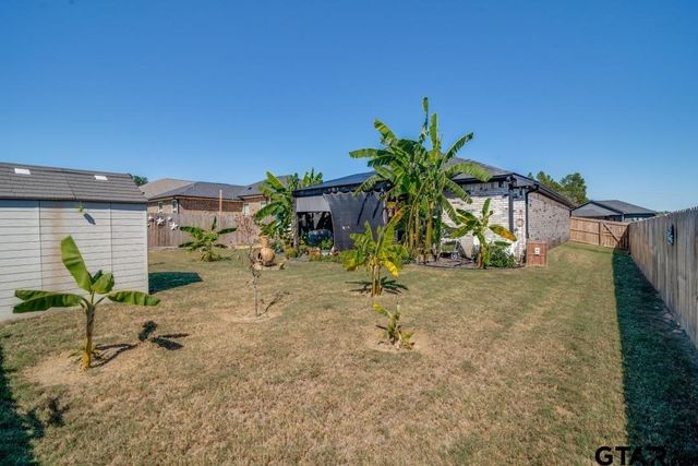 17409 Crossing Circle, Lindale, TX 75771