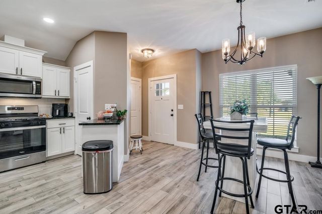 17409 Crossing Circle, Lindale, TX 75771