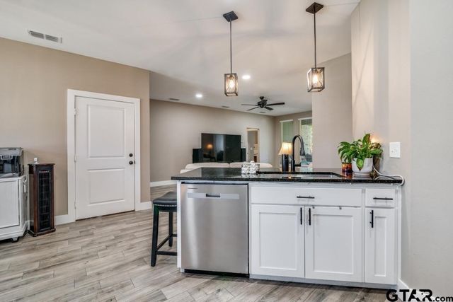 17409 Crossing Circle, Lindale, TX 75771