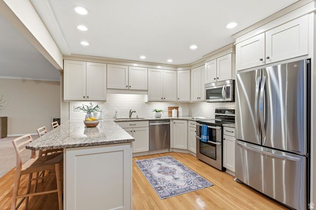 2370 E LYNWOOD DR, Salt Lake City, UT 84109