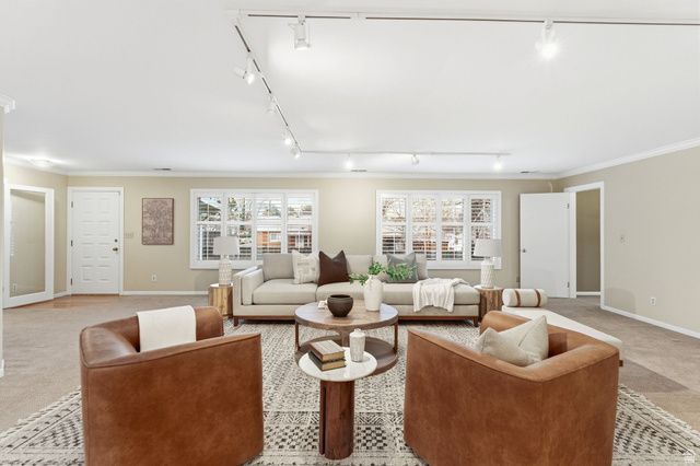 2370 E LYNWOOD DR, Salt Lake City, UT 84109