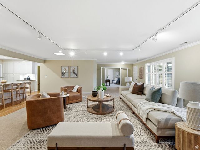 2370 E LYNWOOD DR, Salt Lake City, UT 84109