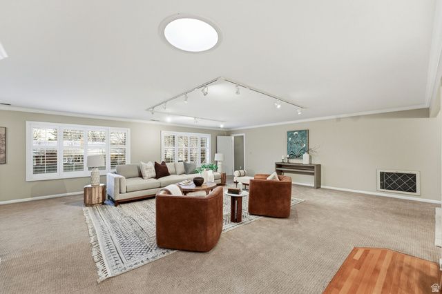 2370 E LYNWOOD DR, Salt Lake City, UT 84109