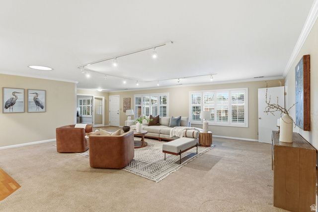 2370 E LYNWOOD DR, Salt Lake City, UT 84109