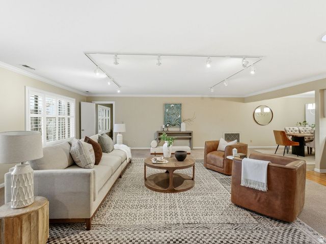 2370 E LYNWOOD DR, Salt Lake City, UT 84109