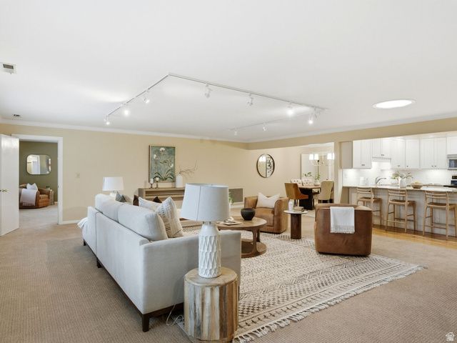 2370 E LYNWOOD DR, Salt Lake City, UT 84109