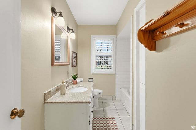 2370 E LYNWOOD DR, Salt Lake City, UT 84109