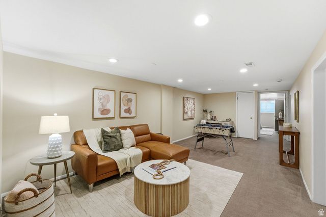 2370 E LYNWOOD DR, Salt Lake City, UT 84109