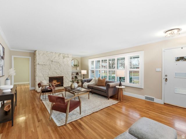 2370 E LYNWOOD DR, Salt Lake City, UT 84109