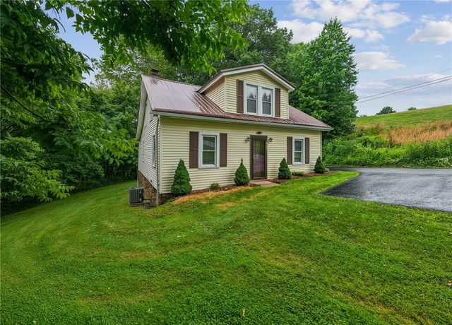 617 Pacek Rd, Unity Twp, PA 15601