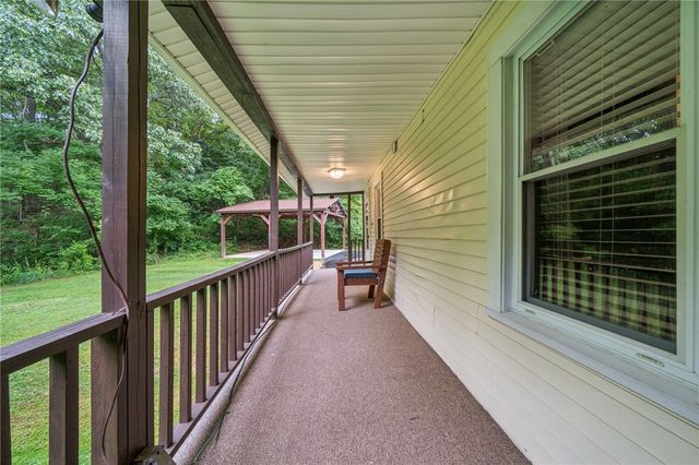 617 Pacek Rd, Unity Twp, PA 15601